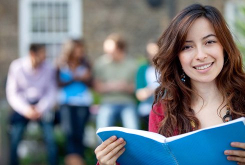 78dd4165-e9d9-4bbb-9f49-4c8ac44e971a_shutterstock_63409390_studente_vrouw_meisje_boekkopie_413c48b6_490x330